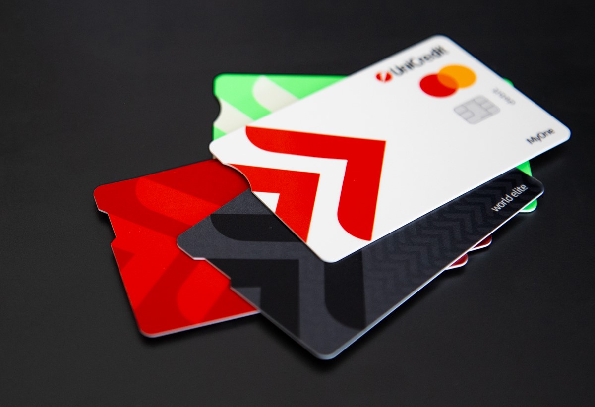 O UniCredit Bulbank deu as costas ao VISA.  Estão a mudar os cartões de 1 milhão de búlgaros antes do previsto