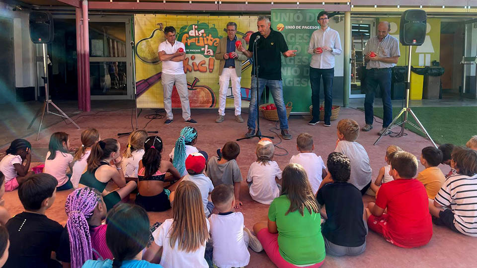 A excelência da fruta Lleida chega a mais de 500 meninos e meninas