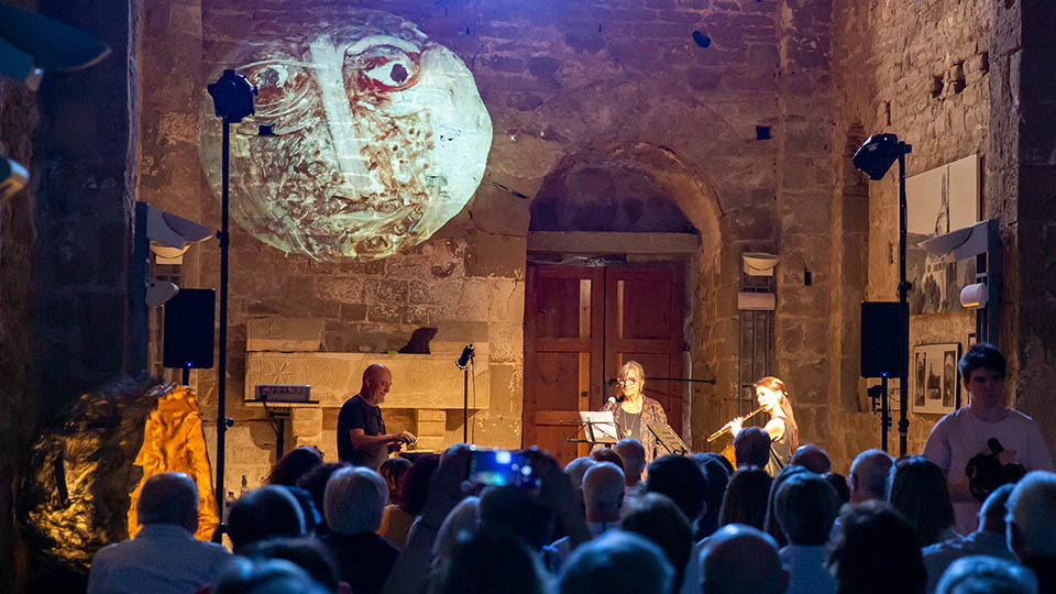 JOMA funde Salvat-Papasseit com desenho, projeções e música ao vivo