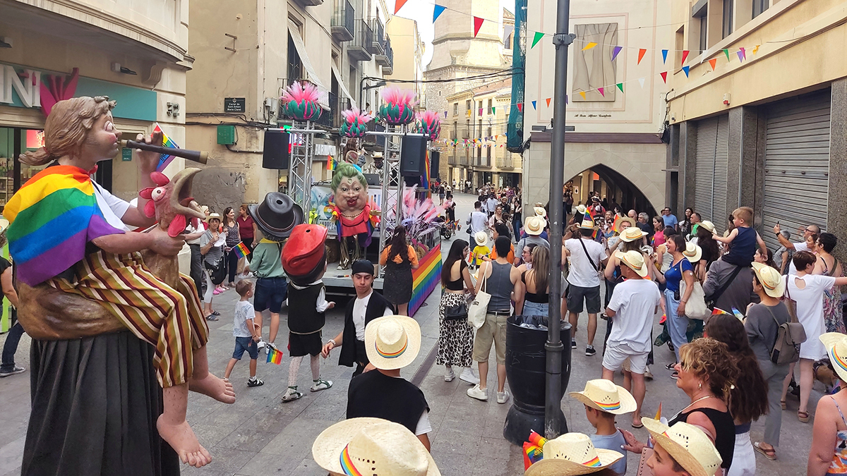 As ruas de Tàrrega estão cheias de arco-íris com Orgulho Popular